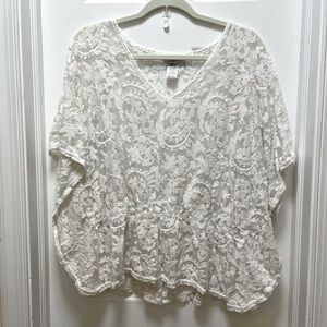 Hard Tail Thick White Lace Bat Wing Top in Excellent Condition, Size Large